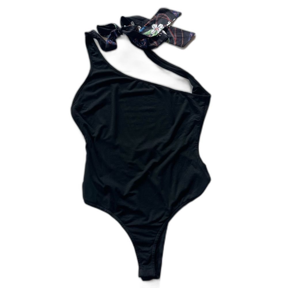 Lulus Alicialyyn Black One shoulder bodysuit size large